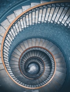 Bordeaux-spiral-staircase