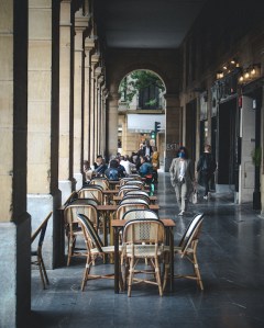 Arcos-plaza-buen-pastor-donostia